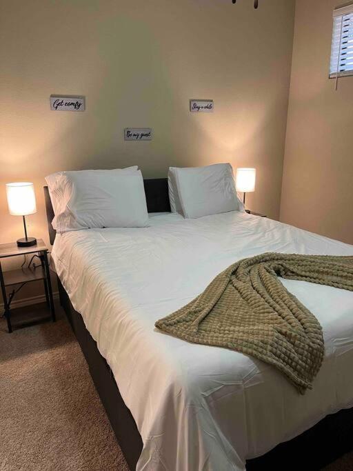 Hill Country Hiatus! Apartment Austin Bagian luar foto