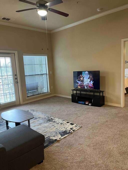 Hill Country Hiatus! Apartment Austin Bagian luar foto